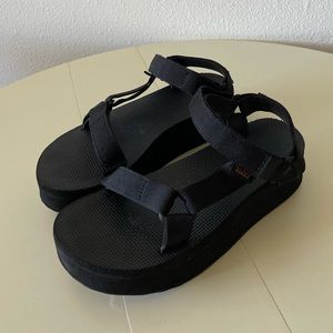 Tevas Flatform Universal Sandal - Black